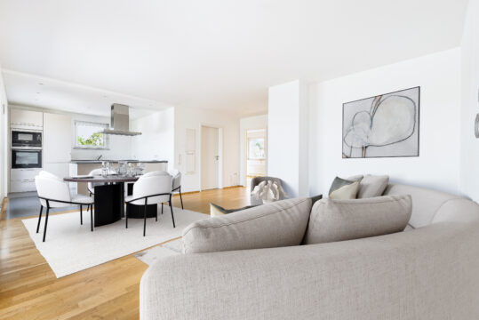 Moderne und lichtdurchflutete 3,5 Zimmer-Penthouse-Wohnung mit Terrasse in Filderstadt-Bernhausen