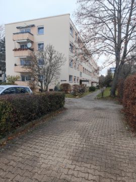 Möblierte, voll ausgestattete und moderne Drei-Zimmer Wohnung mit Blick und Garagenstellplatz