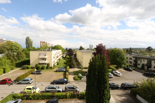 Möblierte, voll ausgestattete und moderne Drei-Zimmer Wohnung mit Blick und Garagenstellplatz